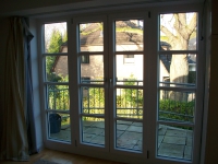 2- flügelige Balkontür, mit festverglasten Seitenteilen, mit beidseitig aufgesetzten Sprossen