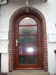 Haustür mit Rundbogen und beidseitigen Sprossen, gefertigt nach Foto